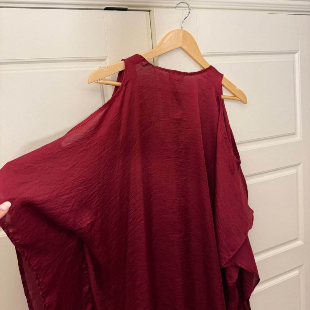 Show Me Your Mumu Peta-Boo Tunic Top Burgundy Cold Shoulder Flowy Size M Medium - Picture 6 of 6